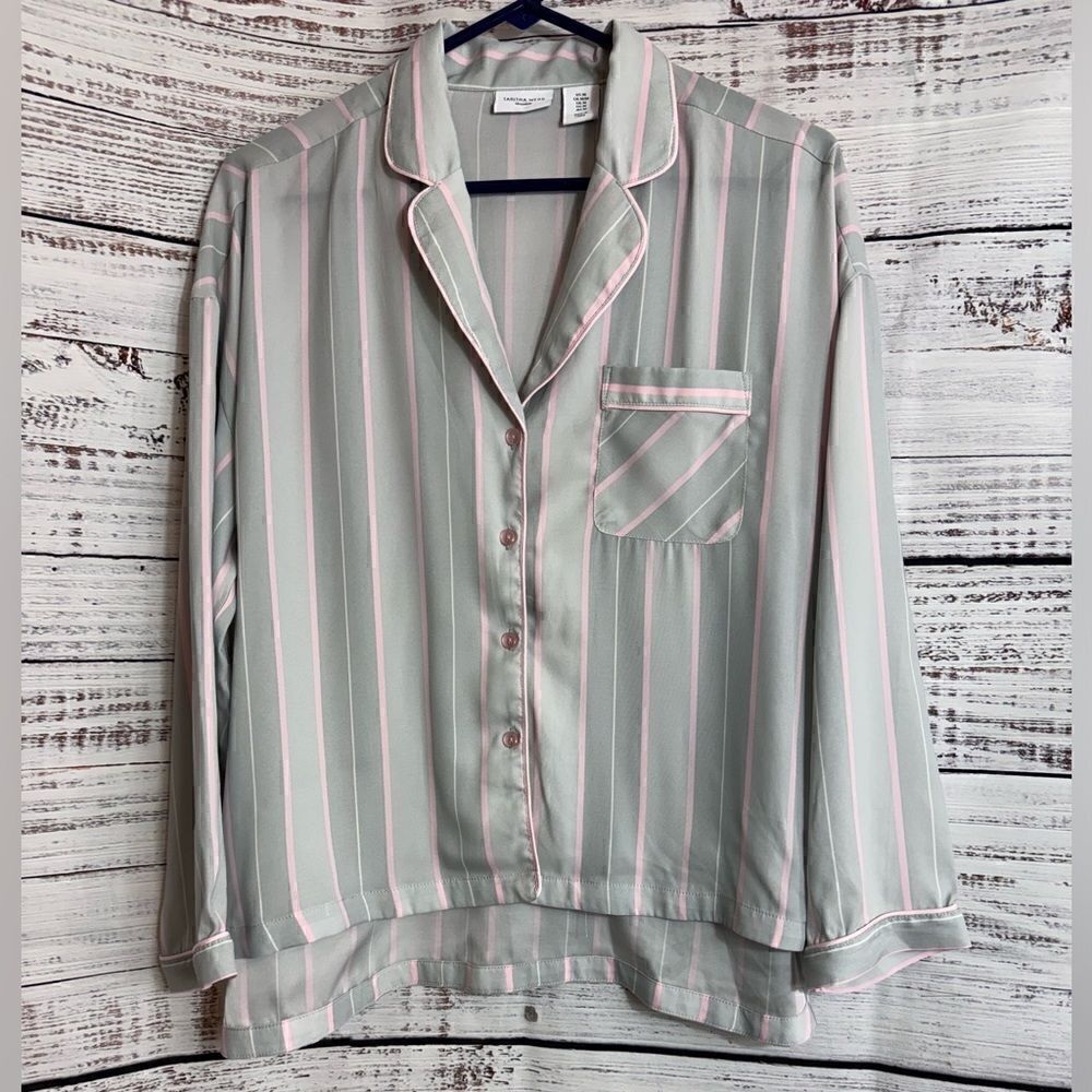 Tabitha Webb Pajama Top Womens size‎ Medium Striped Button up Satin Relaxed Fit - Picture 2 of 12
